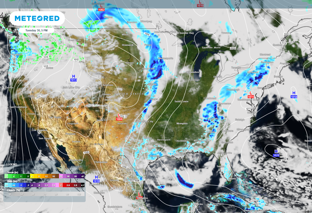 Forecast for Tuesday with snow in the Pacific Northwest and thunderstorms in the central plains.