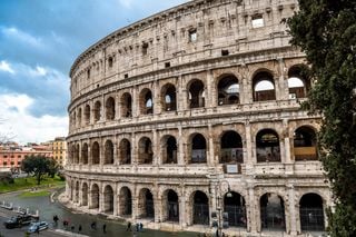Roma, perché una parte del Colosseo è crollata e l'altra è ancora intatta? Dietro c'è un sorprendente fenomeno geologico