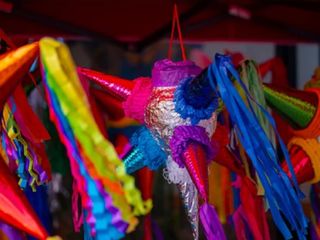 Romper piñatas de 7 picos en Navidad y su oscuro significado: la tradición que busca “vencer” los pecados