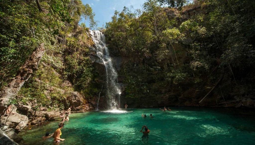 A bela Cachoeira Santa Bárbara, da rota da comunidade Engenho II do Quilombo Kalunga. Crédito: FernandoQuevedo/iStock.