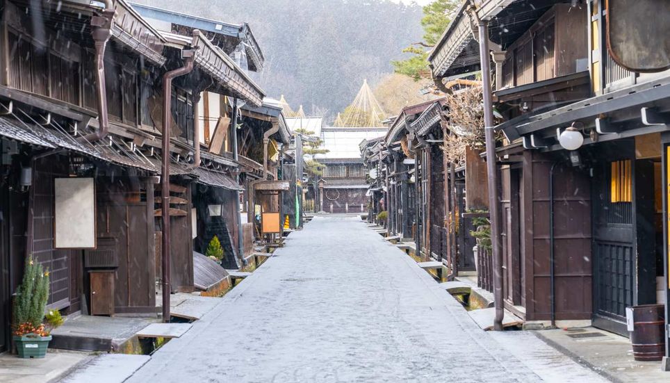 Dans les rues japonaises, les poubelles sont rares, mais la propreté continue de faire partie du paysage urbain.