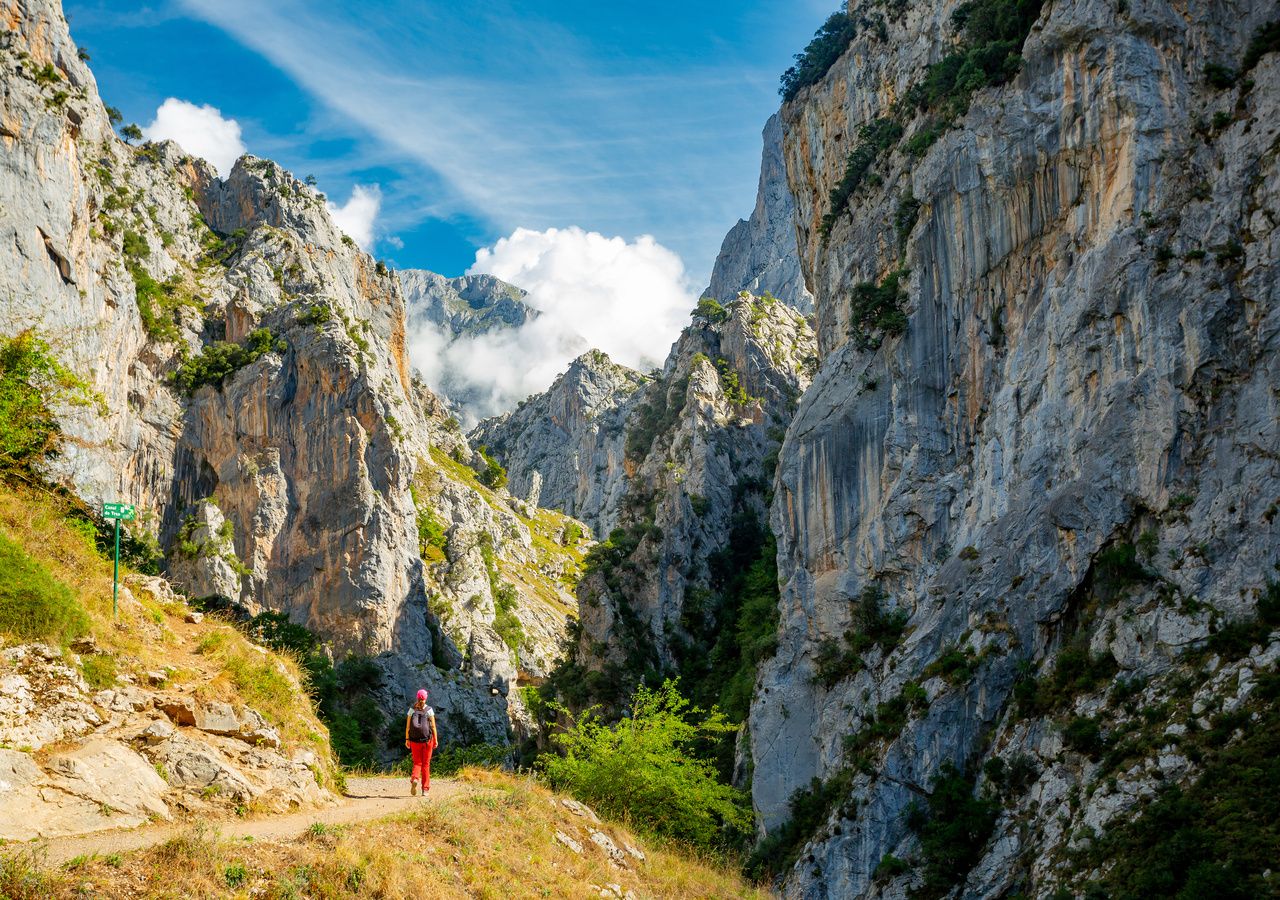 Este impresionante recorrido une las localidades de Poncebos (Asturias) y Caín (León)