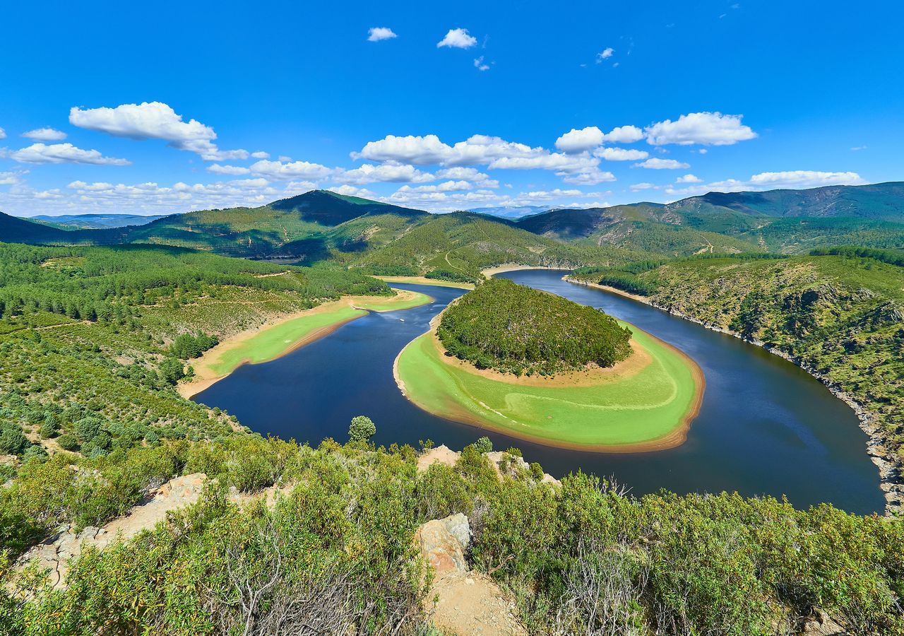 Meandro del Melero formado por el Río Alagón en la Comarca de las Hurdes, Extremadura.