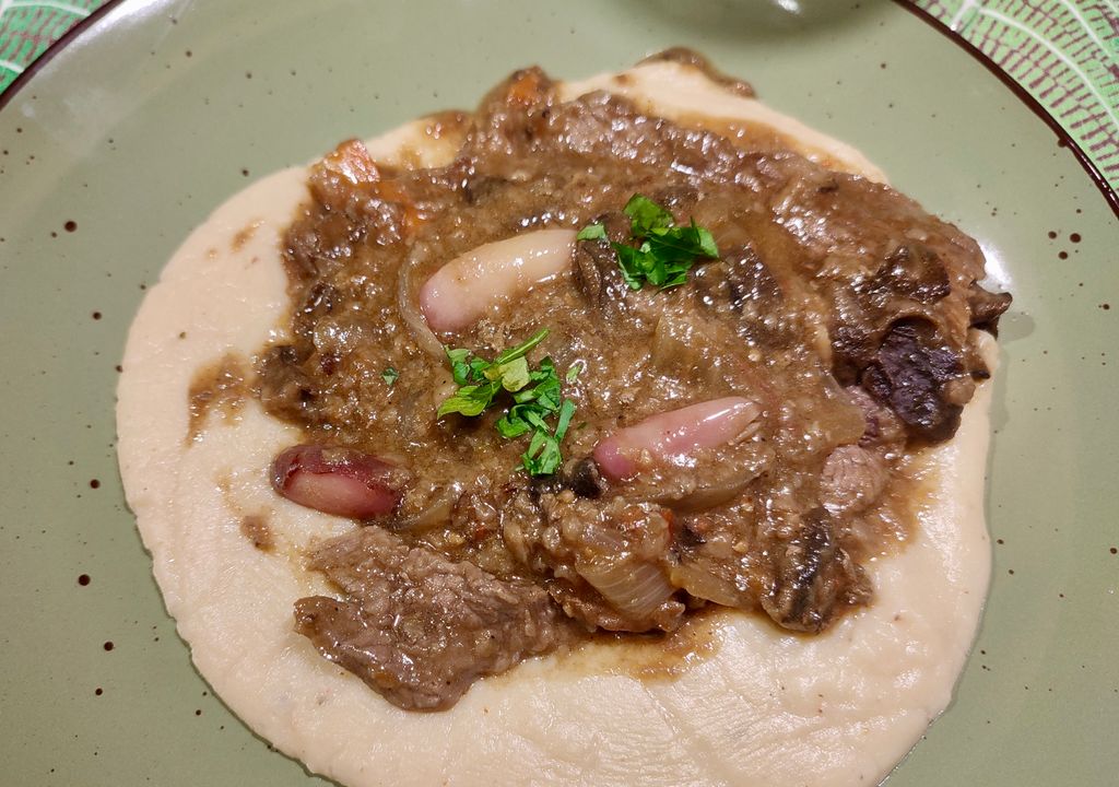 Puré de piñón con carne y piñones, Malalcahuello. Puré de piñón con carne y piñones, Malalcahuello.
