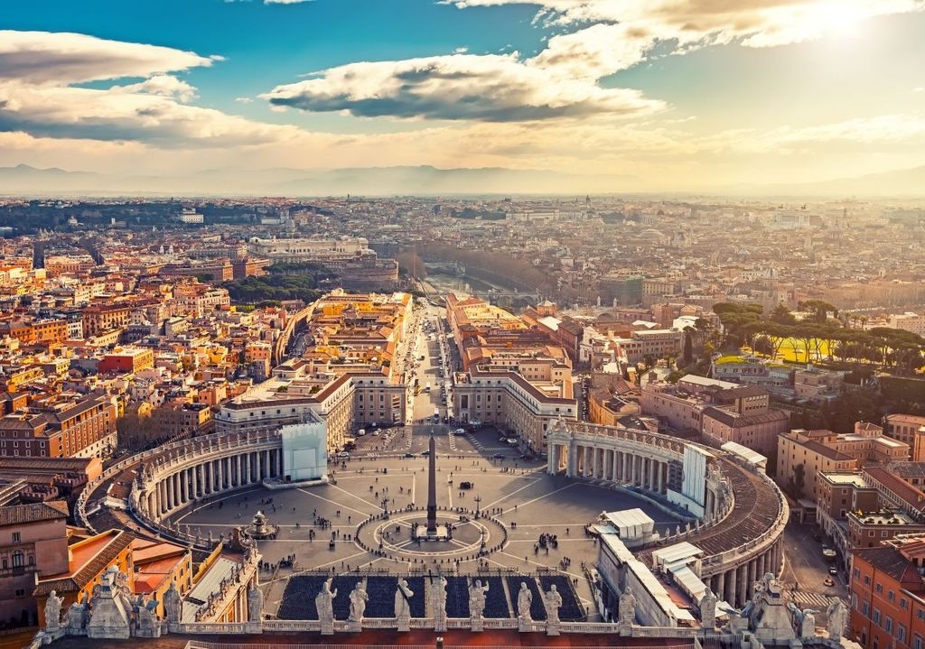 Piazza San Pietro vista dall'alto. Piazza San Pietro vista dall'alto.