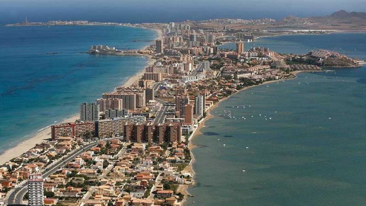 Imagen de una zona de la costa mediterránea española sometida a una presión turística muy fuerte. RTVE