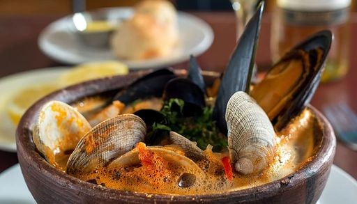 Sabores del mar en oto&ntilde;o: 5 platos chilenos imperdibles para los d&iacute;as fr&iacute;os