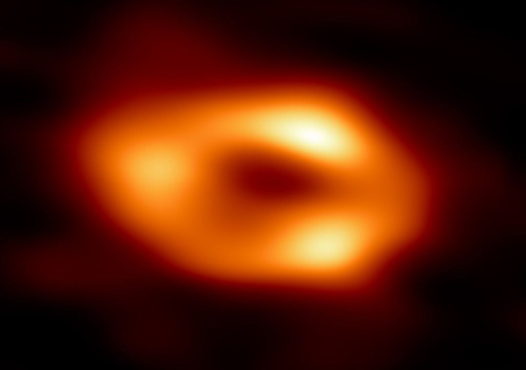 sagittarius a ; trou noir supermassif ; voie lactée ; image