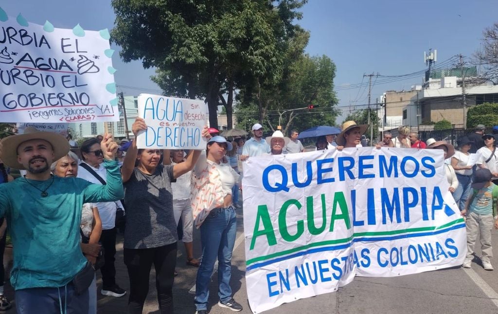 Denuncian colectivos que el agua que llega a los hogares tiene contaminantes que está enfermando a los más vulnerables.
