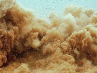 Zwei Milliarden Tonnen! So viel Sand gerät jährlich in die Atmosphäre.