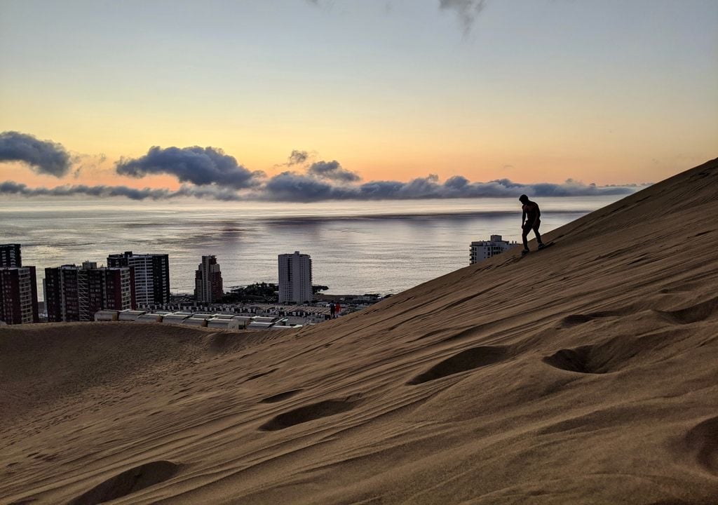 Sandboard en el cerro Dragón de Iquique.