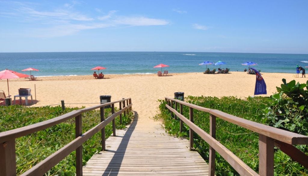 A Praia do Estaleiro, em Balneário Camboriú (SC), uma das premiadas, está localizada a 12 km do centro e tem cerca de 1,7 km de extensão, sendo uma das maiores da região por onde passa a Rodovia Interpraias. Crédito: Divulgação.