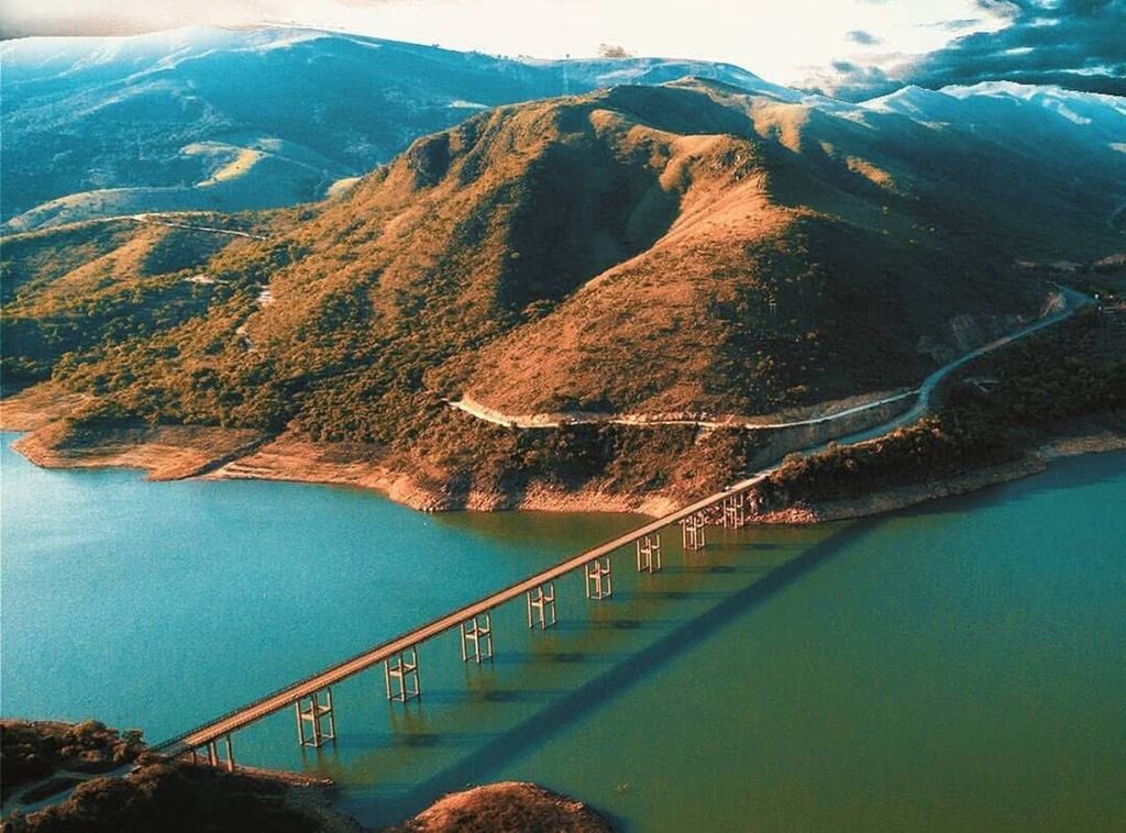 A ponte Santo Hilário oferece uma vasta vista do Lago de Furnas. Crédito Jefferson Souza/@jeffersonsouz_