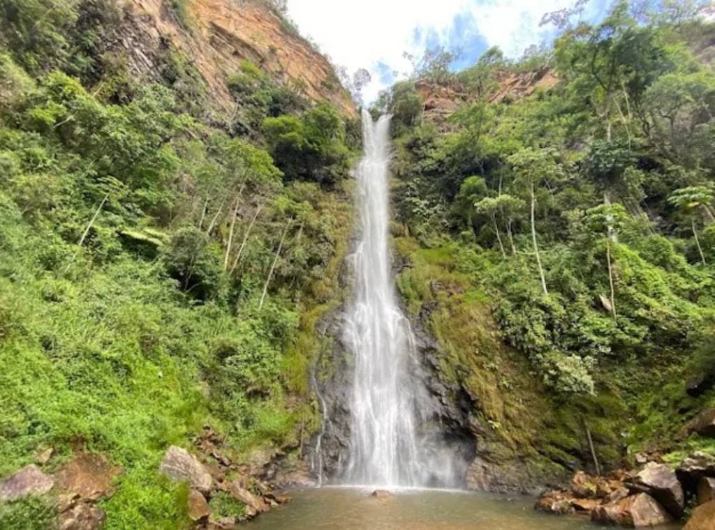 A Cachoeira Chapadão no distrito de Santo Hilário (MG). Crédito: Deivison Resende/Google Fotos.