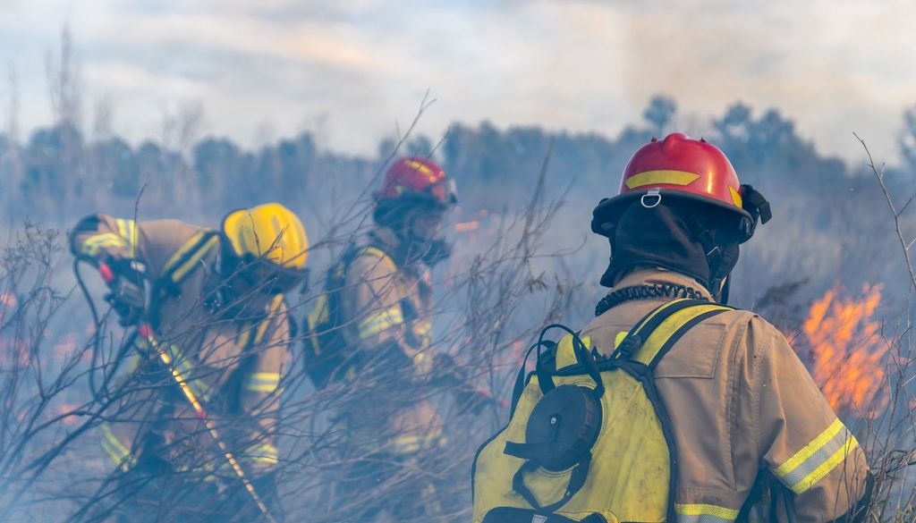 En el incendio de Guadalajara de 2005 fallecieron once miembros de un retén forestal cuando quedaron atrapados por un cambio brusco en el comportamiento del fuego