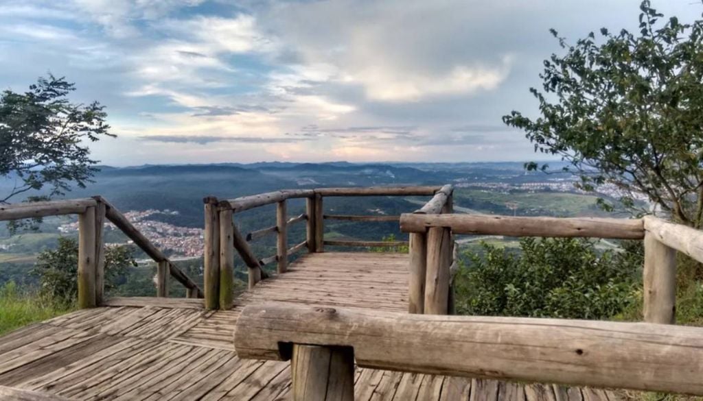 A Trilha do Pai Zé leva ao ponto mais alto da capital paulista, o Pico do Jaraguá. Foto: Divulgação.