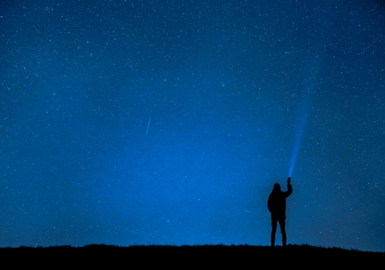 Cielo con estrellas y satélites Cielo con estrellas y satélites