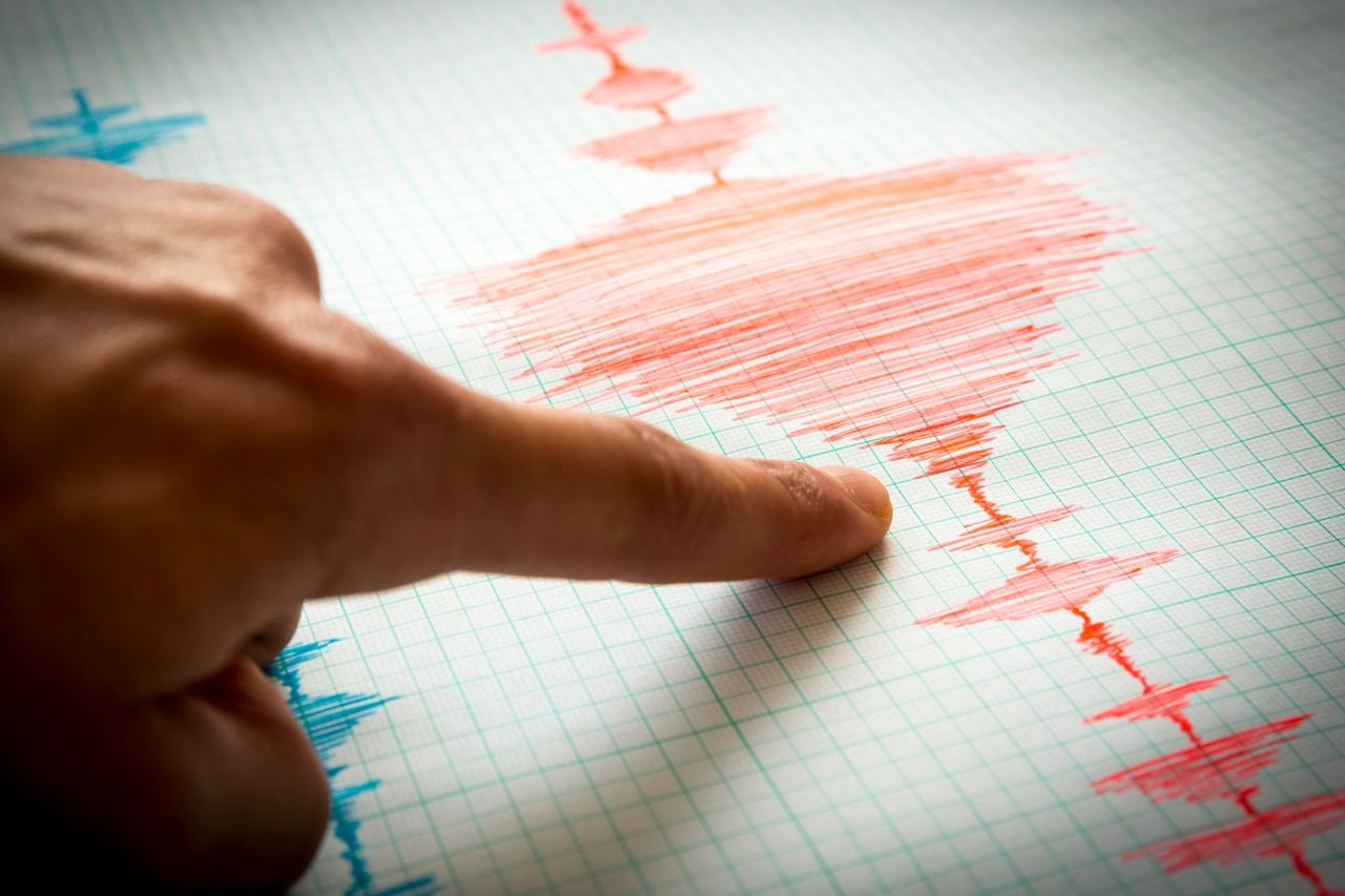 Uno dei grandi obiettivi della scienza è trovare un modo per anticipare l'arrivo di un terremoto, e salvare così vite umane.