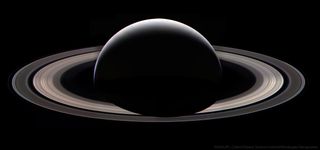 Saturno en la noche