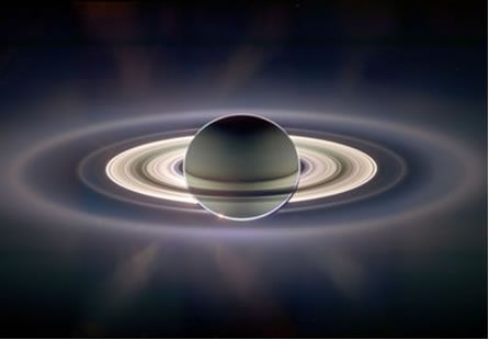 Saturno Muestra Sus Anillos A Cassini Y Algo Más