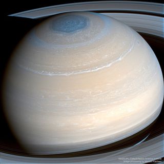 Saturno visto en infrarrojo por Cassini