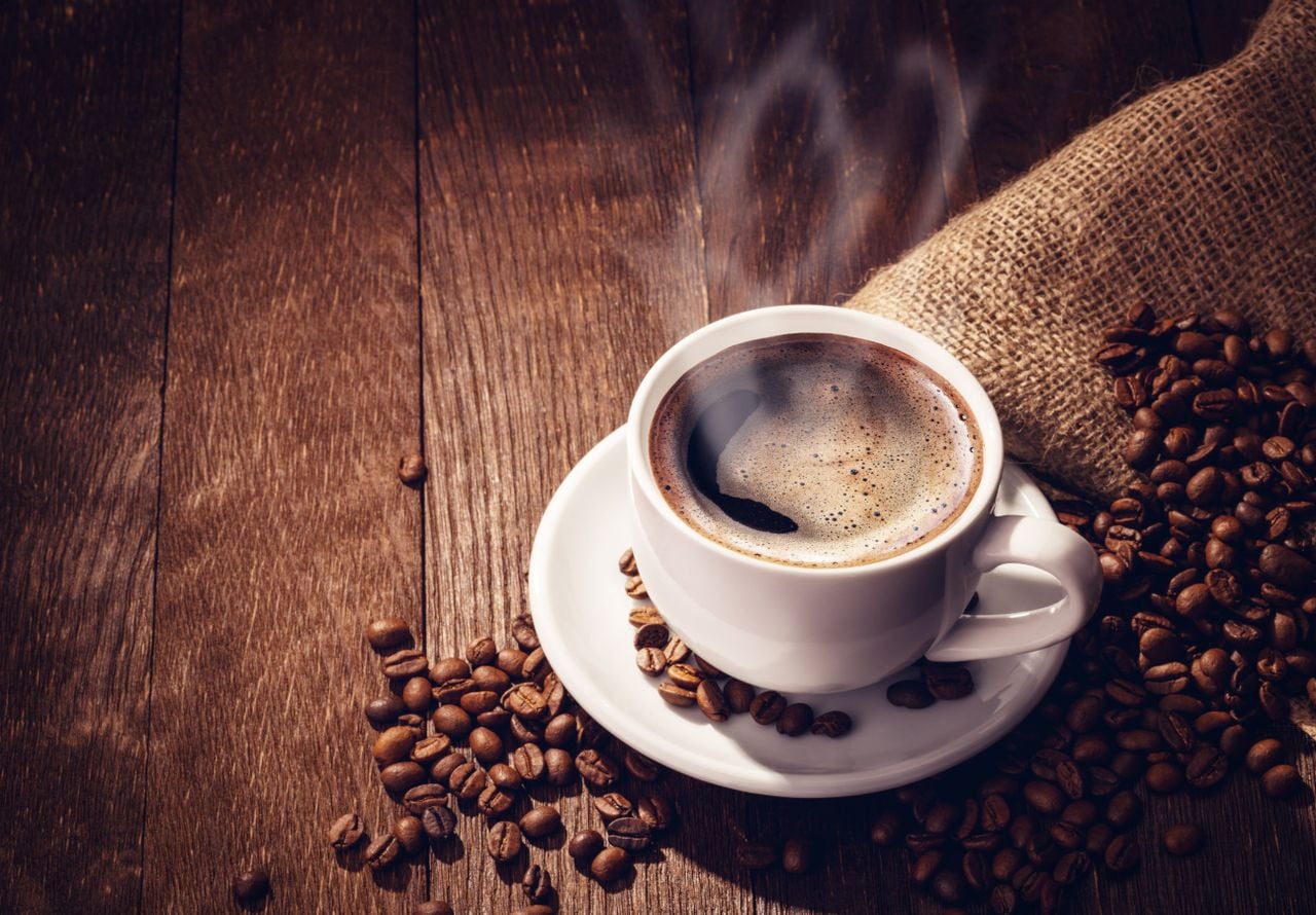 El café negro puede reducir el apetito.