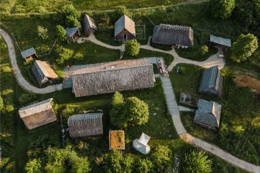 Schlehe, Mispel, Wollschwein: So setzt der Geschichtspark B&auml;rnau auf Authentizit&auml;t