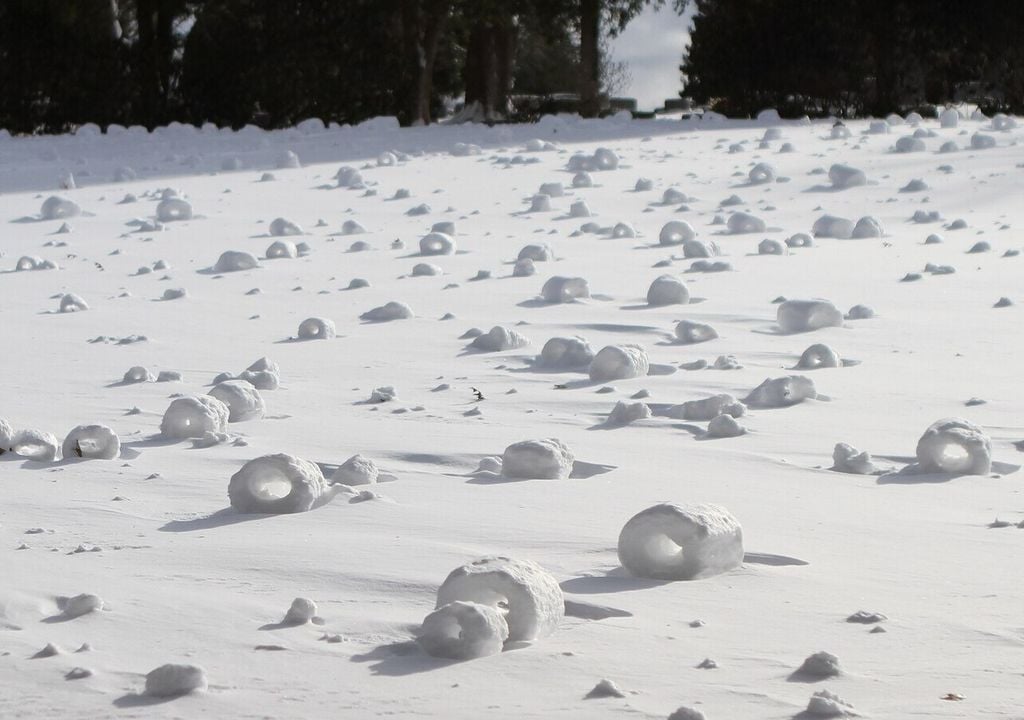 Schneeringe kommen nur bei bestimmten Boden- und Wetterbedingungen vor, hier in Clarion County Clarion, PA (USA). Schneeringe kommen nur bei bestimmten Boden- und Wetterbedingungen vor, hier in Clarion County Clarion, PA (USA).