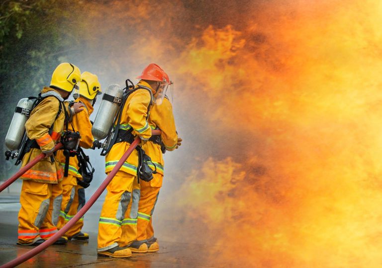 Feuerwehr pausenlosen im Einsatz Feuerwehr pausenlosen im Einsatz