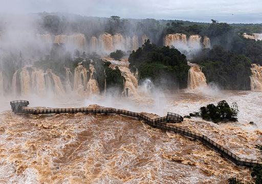 Se acerca el pico de la crecida del Paran&aacute; con El Ni&ntilde;o r&eacute;cord: Corrientes en alerta, atenci&oacute;n Entre R&iacute;os. Mir&aacute; qu&eacute; sigue
