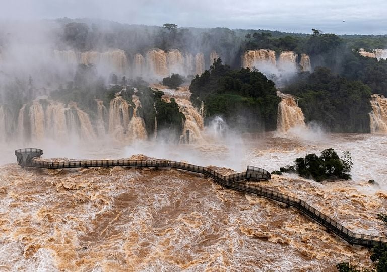 Se acerca el pico de la crecida del Paran&aacute; con El Ni&ntilde;o r&eacute;cord: Corrientes en alerta, atenci&oacute;n Entre R&iacute;os. Mir&aacute; qu&eacute; sigue