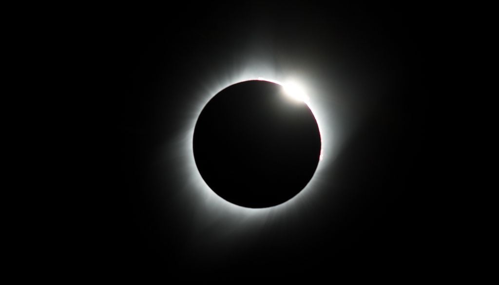 Anillo de diamante observado durante el eclipse solar total de 2017.