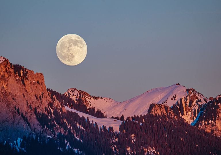 Se acerca la última superluna del año: fecha y hora exacta para ver la Luna Fría en España