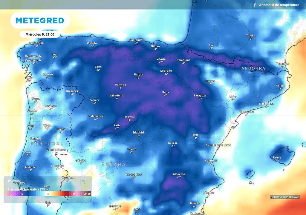 Bajón de temperatura En la mitad norte peninsular y algunas zonas del este entre mañana y el jueves las temperaturas bajarán de forma acusada, hasta 10 y 12 ºC en las máximas. Se espera un ambiente bastante más fresco de lo habitual para las fechas, como podemos ver en el mapa.