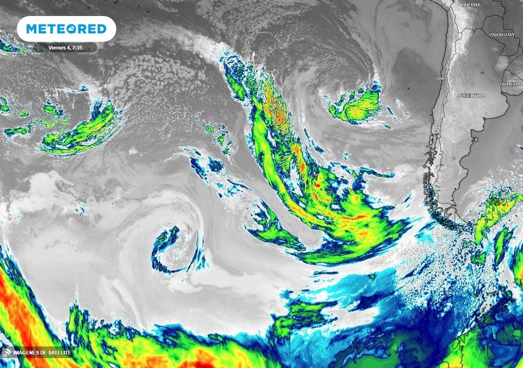 imagen satelital de los sistemas frontales y ciclones sobre el Pacífico, frente a Chile