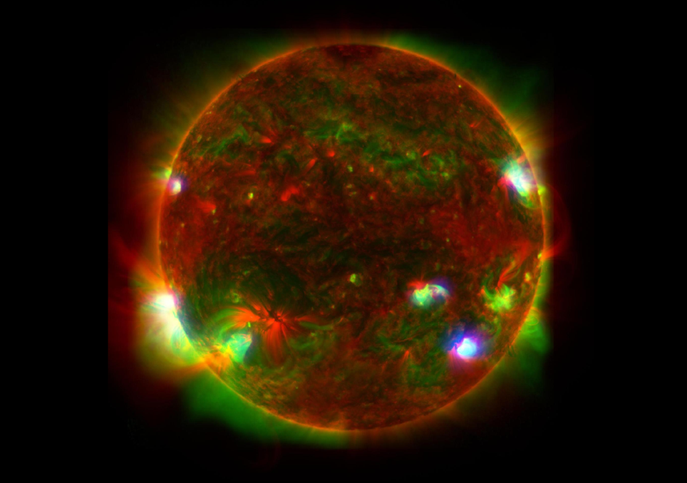 Vista del Sol con tres telescopios