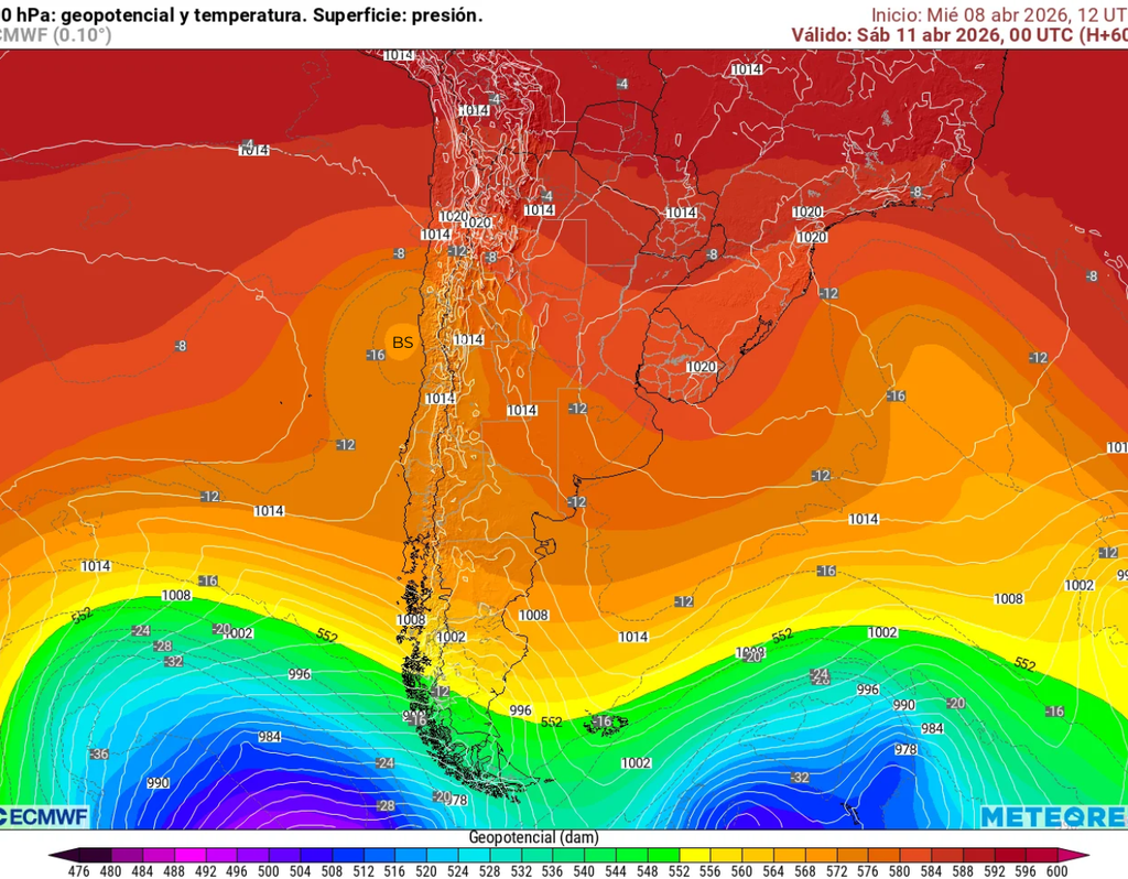 Configuración en altura muestra una baja segregada al oeste de Chile central, favoreciendo nubosidad y cambios en las temperaturas hacia el fin de semana.