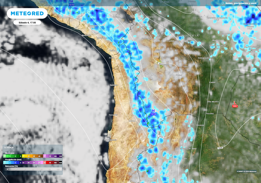 El calor en altura y la influencia de la alta de Bolivia activarán chubascos y descargas eléctricas durante la tarde, especialmente entre Arica y Antofagasta.
