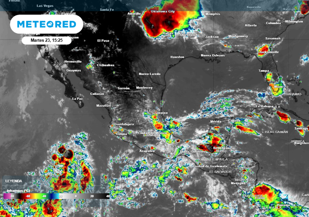 Satélite Dos ondas tropicales mantendrán el potencial de tormentas eléctricas en México.