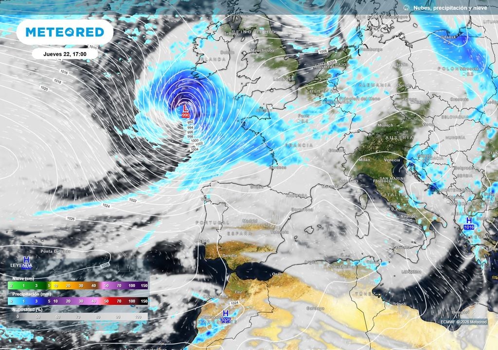 La borrasca sobre el Atlántico será profunda y rondará los 990 hPa.
