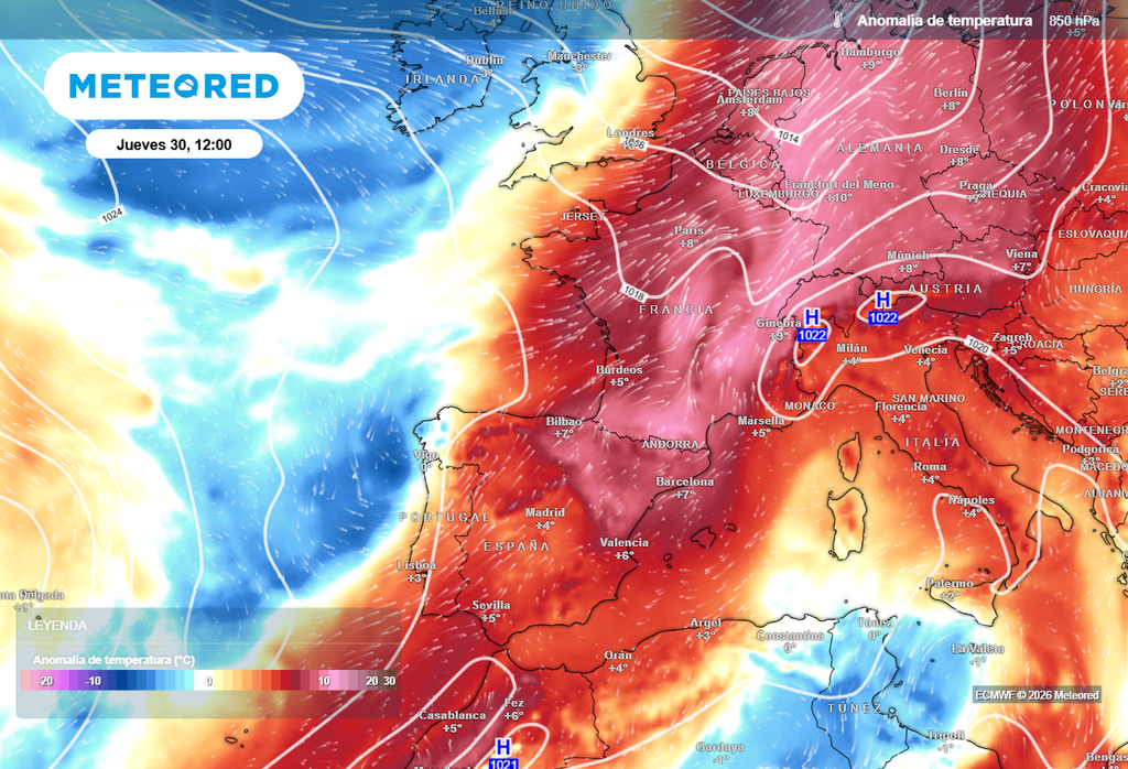 El patrón de este verano está siendo muy recurrente, con descuelgues frío frente al oeste peninsular que impulsan masas de aire muy cálidas sobre la Península y el suroeste de Europa.