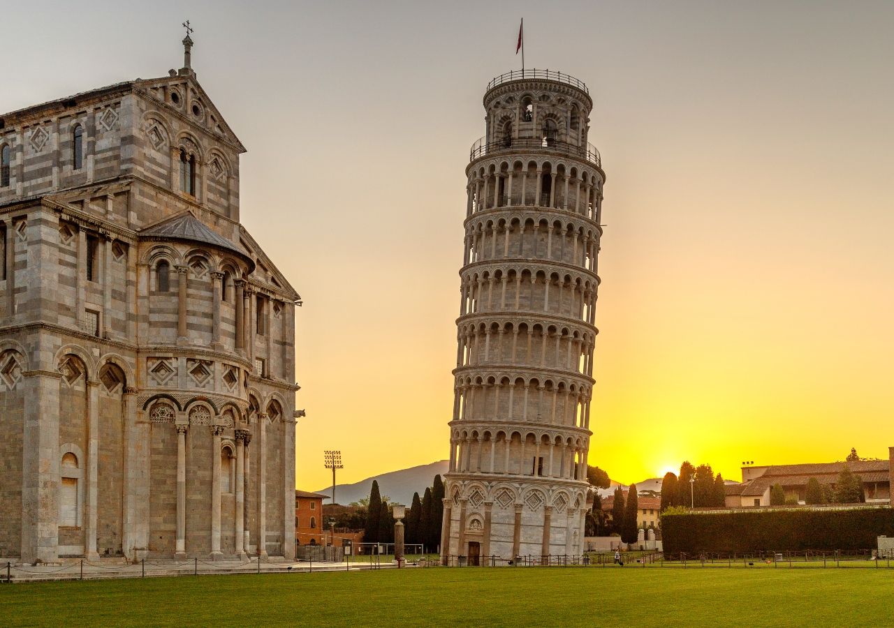 La Torre Pendente di Pisa sta sorgendo!