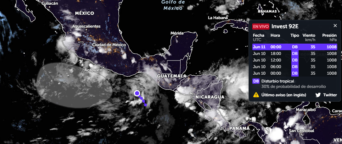 Imagen infrarroja con el centro de bajas presiones vigilado por el NHC en el Pacífico, Invest 92E, a fecha de 11 de junio de 2022 a las 03:30 UTC. NHC