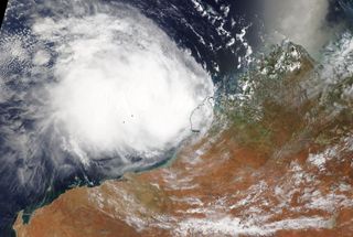 Se forman los ciclones tropicales Francisco y 14S