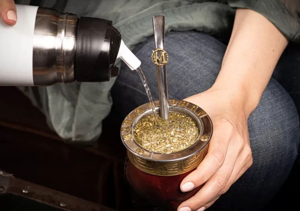 llevar mate en el avión