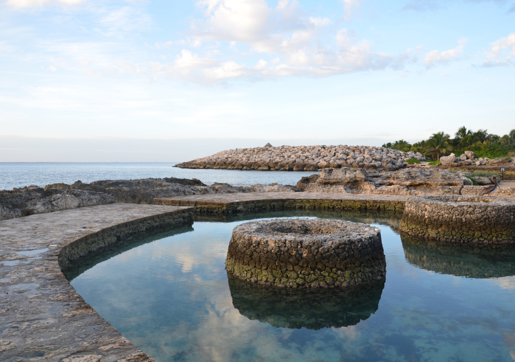 Piscina cerca del mar