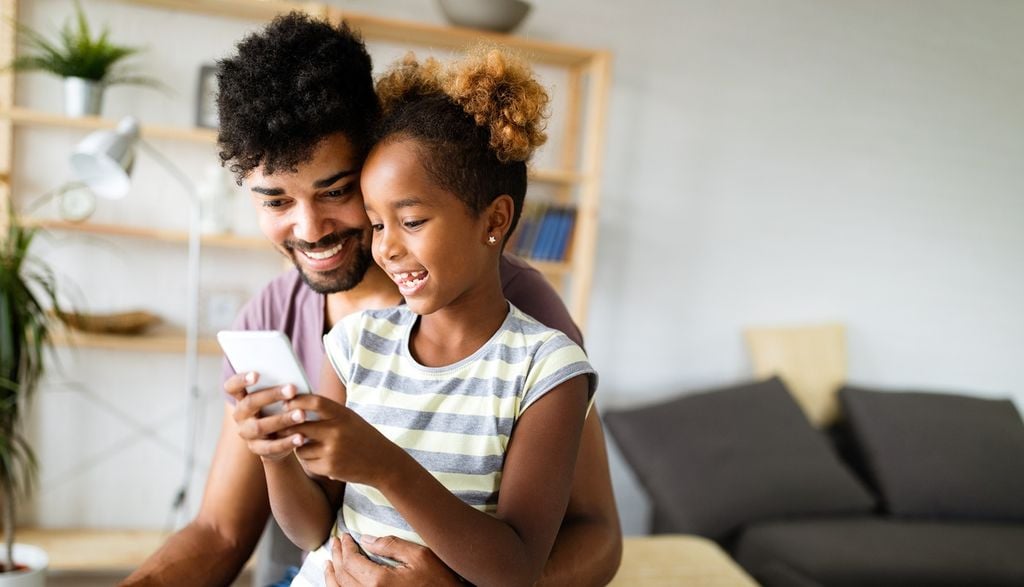 L'invito contenuto nelle raccomandazioni delle autorità svedesi è a un uso dello smartphone insieme ai genitori.
