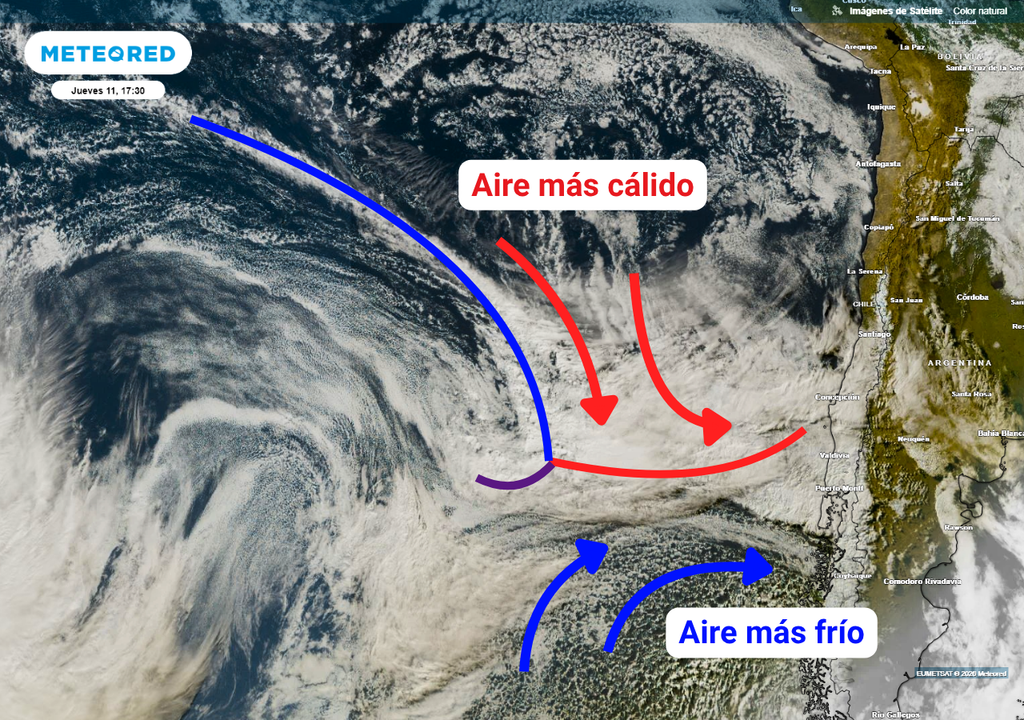 El frente cálido se forma cuando el aire más cálido desplaza o suprime el avance del aire más frío.
