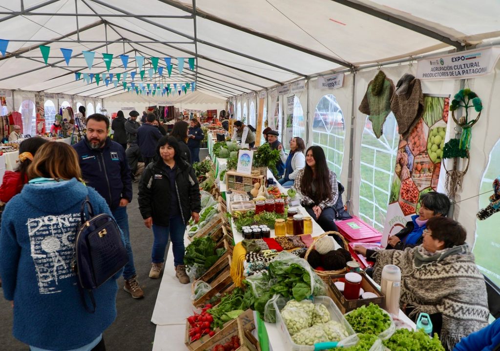 Productores y emprendedores locales en Expo Patagonia. Productores y emprendedores locales en Expo Patagonia.