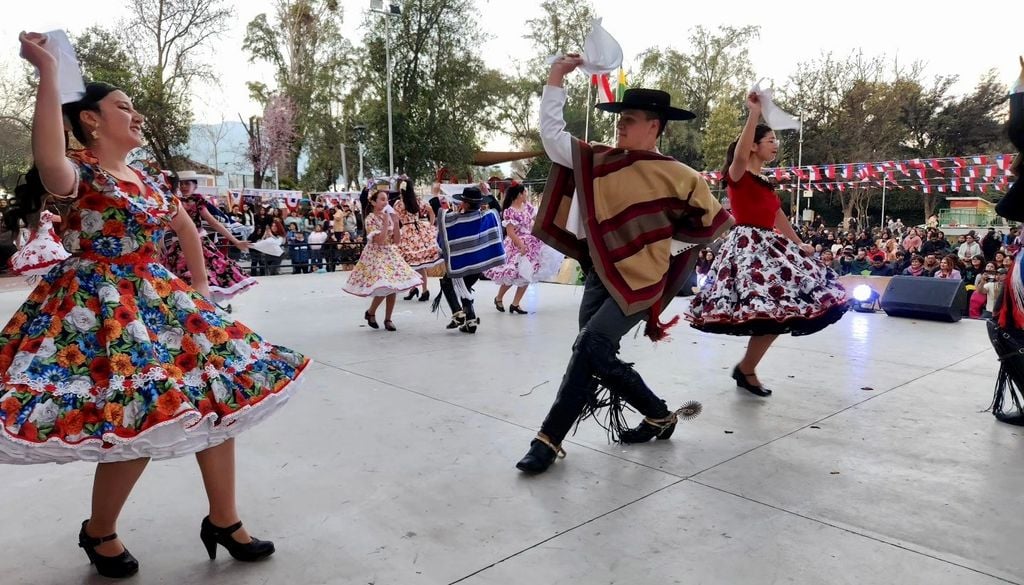 El folclor estará presente en la Fiesta de la Chicha de Curacaví. Crédito: Municipalidad de Curacaví.